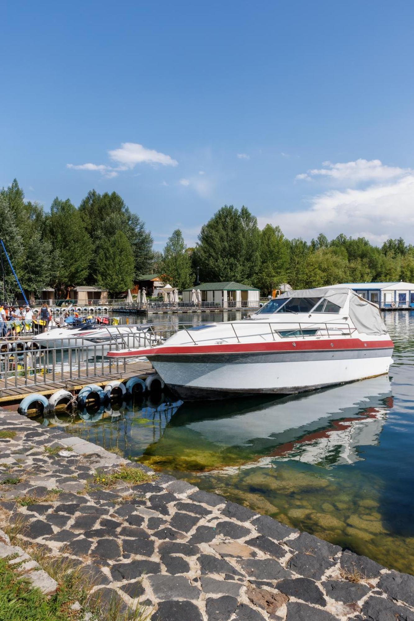 Noy Land Resort Sevan Exterior photo