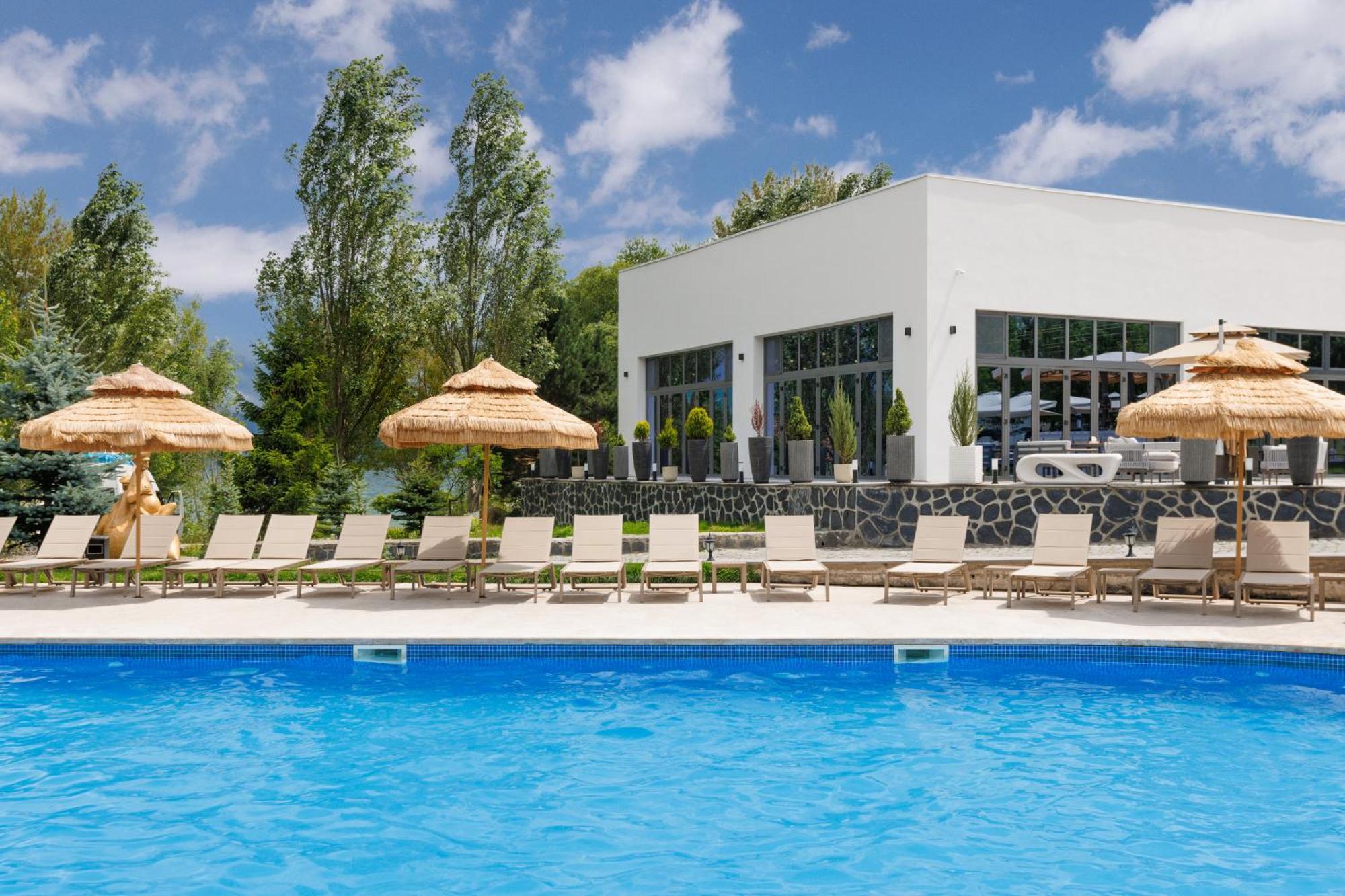 Noy Land Resort Sevan Exterior photo